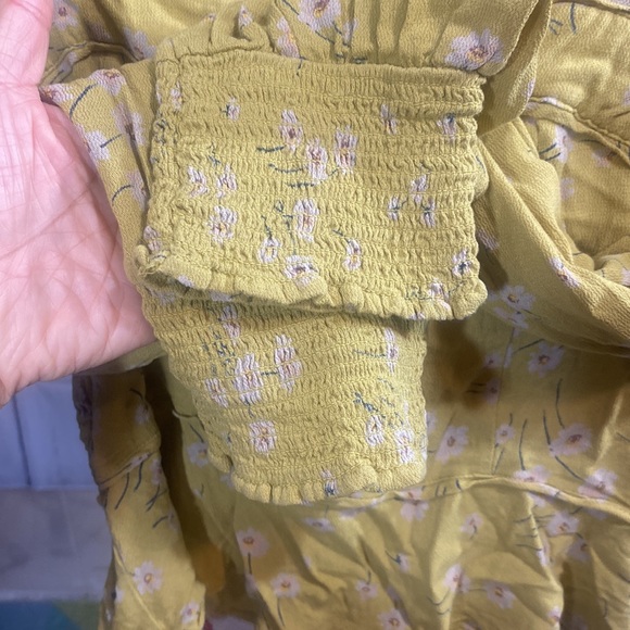 403. American Eagle Mustard Yellow Floral Cropped top, size L - Picture 6 of 7